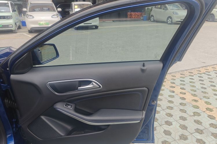 奔驰GLA 2019款 GLA 200 动感型中控内饰7005