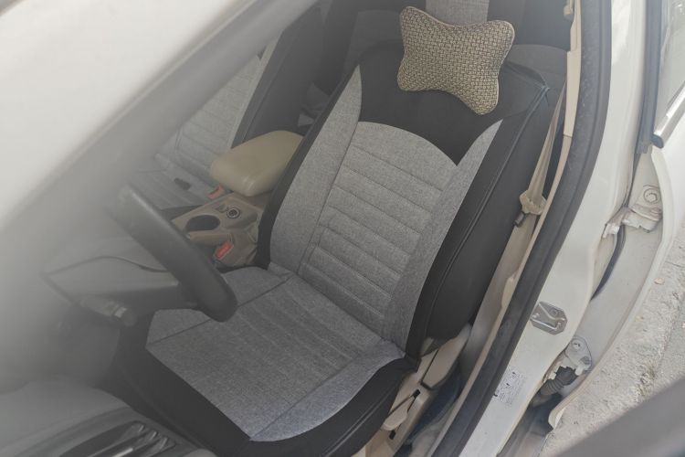 福特 福克斯 2012款 三厢 1.6L 手动舒适型中控内饰19