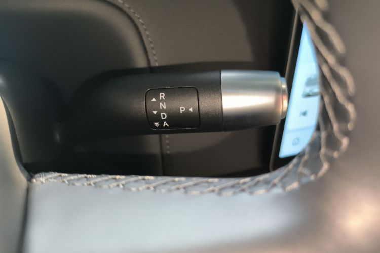 理想汽车 理想L9 2024款 Ultra中控内饰18