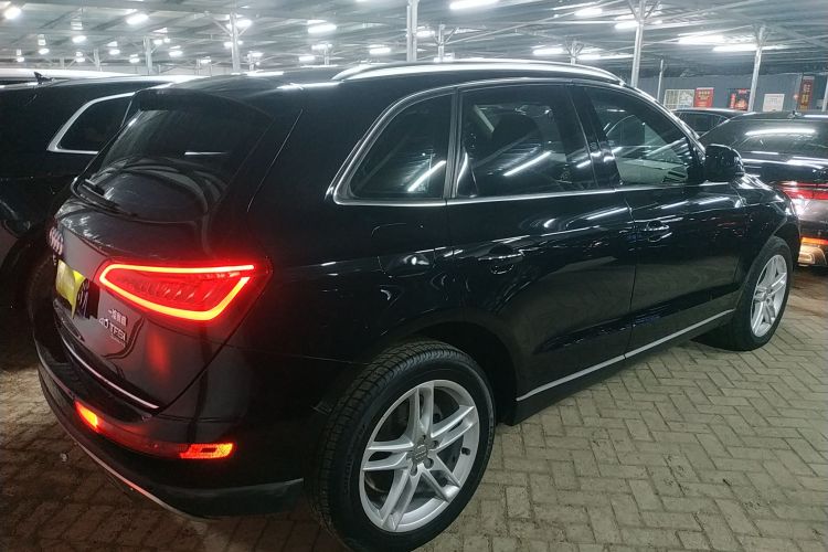 奥迪Q5 2016款 40 TFSI 进取型车身外观7