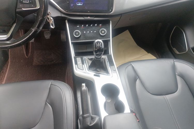 奇瑞 艾瑞泽5 2019款 改款PRO 1.5L 手动青春版 国VI中控内饰18