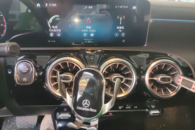 奔驰A级 2020款 改款 A 200 L 运动轿车时尚型中控内饰16
