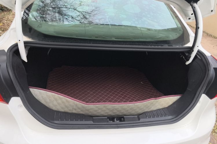 福特 福克斯 2012款 三厢 1.6L 自动舒适型机舱底盘23