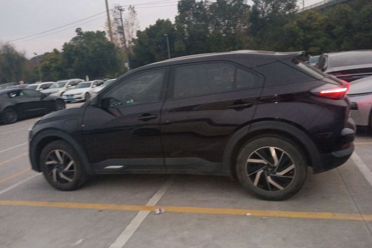 哪吒汽车 哪吒U 2021款 Pro 400 行业定制版车身外观6003