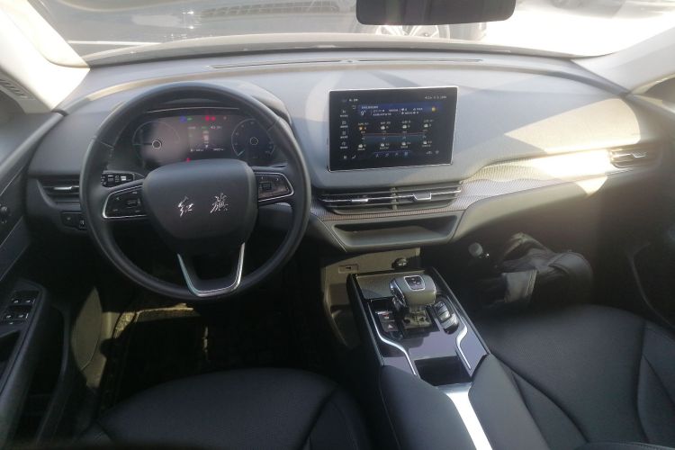 红旗E-QM5 2022款 431km 充电乐享版中控内饰7002