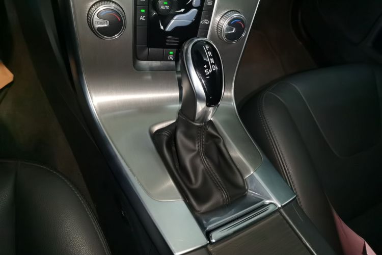 沃尔沃S60 2018款 S60L T3 智进进取版中控内饰18