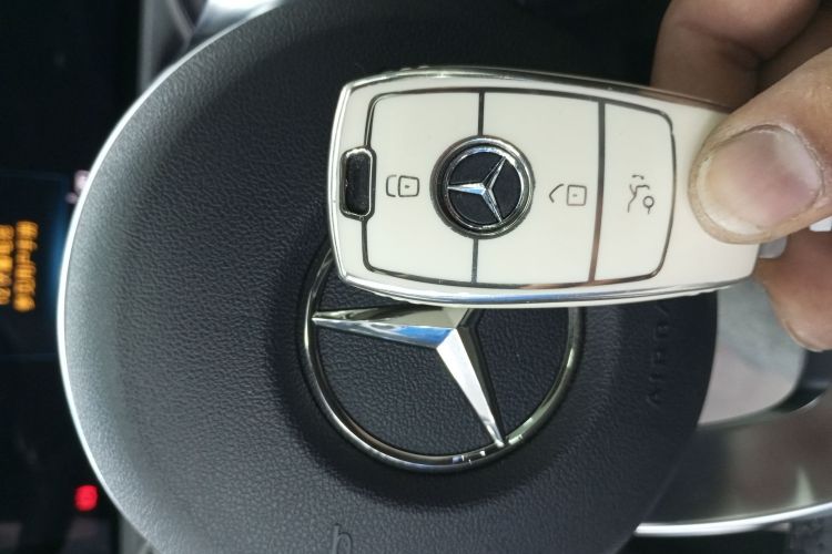 奔驰A级 2022款 A 200 L 运动轿车动感型中控内饰11