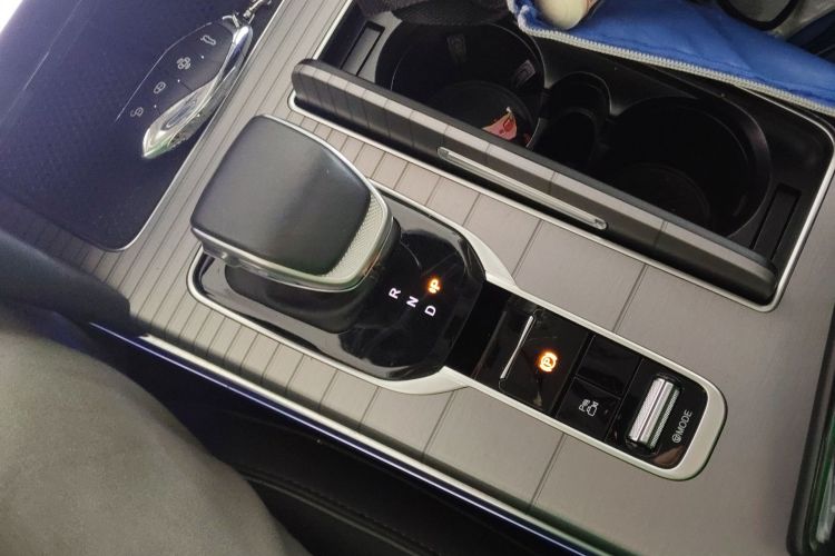 红旗HS7 PHEV 2024款 2.0T PHEV 四驱旗畅版 6座局部细节18