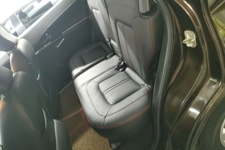 陆风X5 2015款 1.5T CVT创领版中控内饰7004