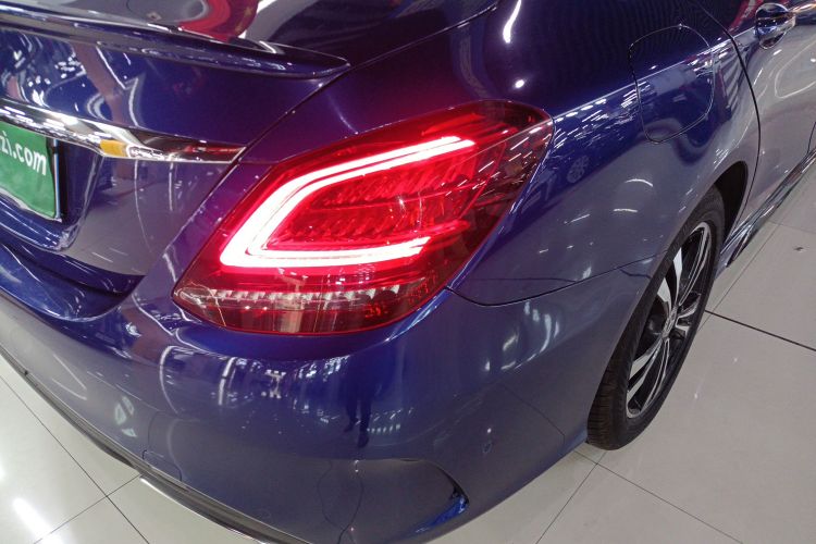 奔驰C级 2020款 C 260 运动版车身外观9