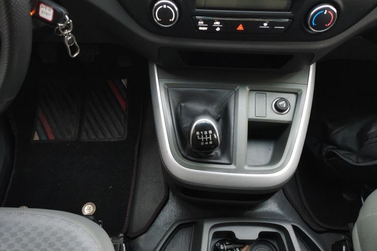 金杯海狮王 2021款 2.0L城运王系列畅运型高顶6座1TZS中控内饰18