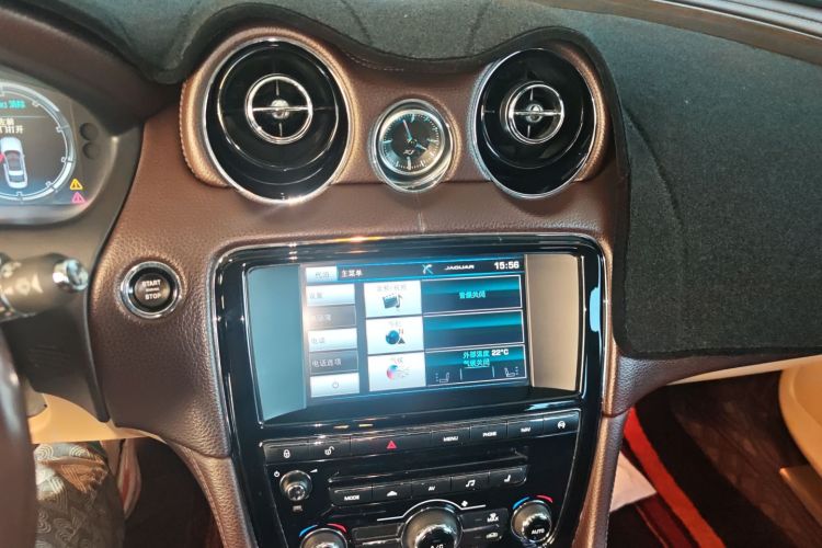 捷豹XJ 2014款 XJL 2.0T 两驱典雅商务版中控内饰16