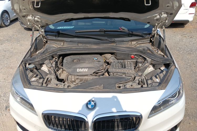 宝马2系旅行车 2016款 218i 运动设计套装机舱底盘24