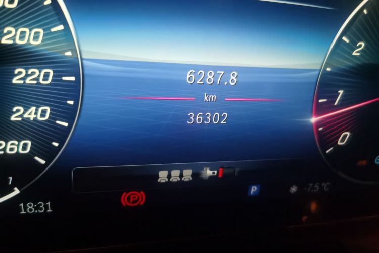 奔驰C级 2022款 C 260 L 运动版中控内饰15