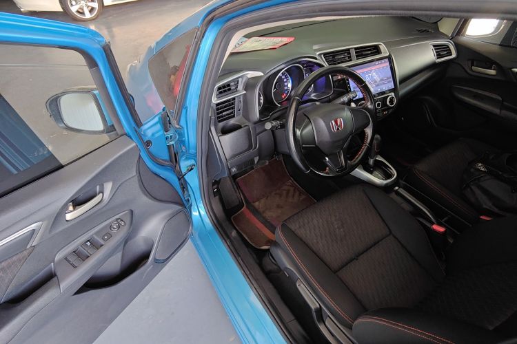 本田 飞度 2018款 1.5L CVT潮跑+版中控内饰7003