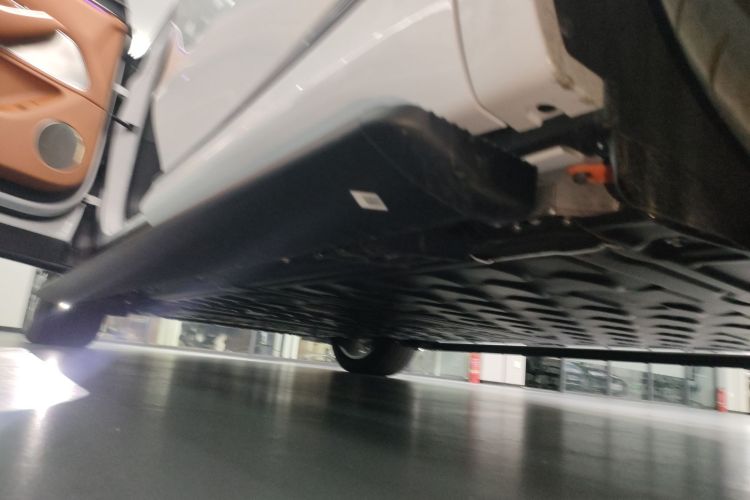 鸿蒙智行 问界M8 2025款 纯电 Max+ 六座四驱版局部细节9002