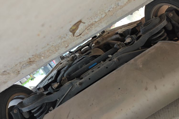 福特 福克斯 2017款 三厢 1.6L 手动风尚型智行版局部细节9009