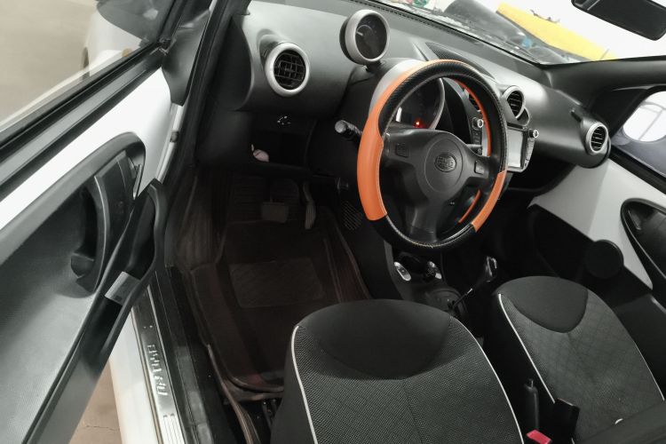 比亚迪F0 2015款 1.0L AMT 铉酷型中控内饰20