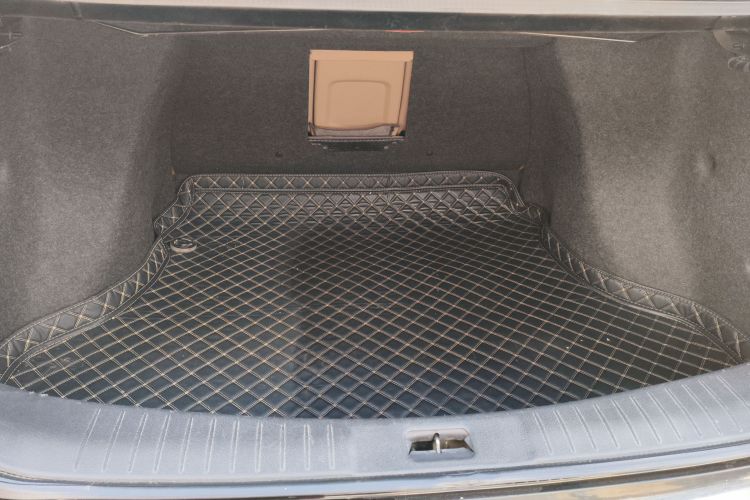 日产 轩逸 2018款 经典 1.6XE 手动舒适版机舱底盘23