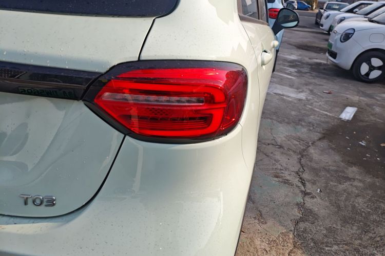 零跑汽车 零跑T03 2025款 310舒享版车身外观9