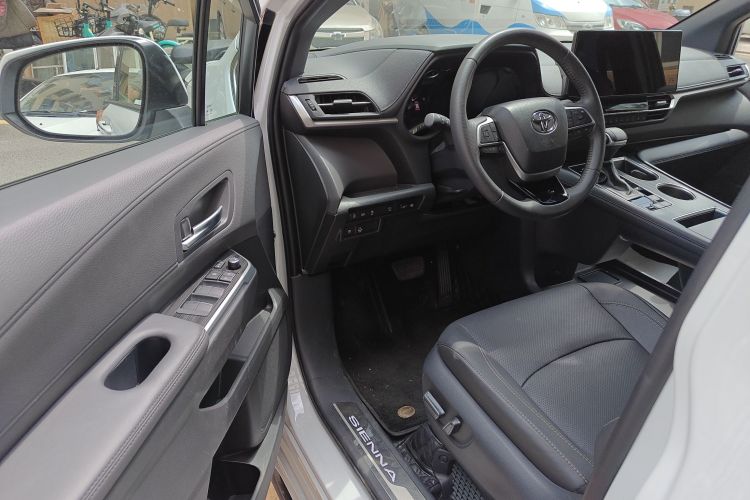 丰田 赛那SIENNA 2024款 2.5L混动 至尊版中控内饰7003