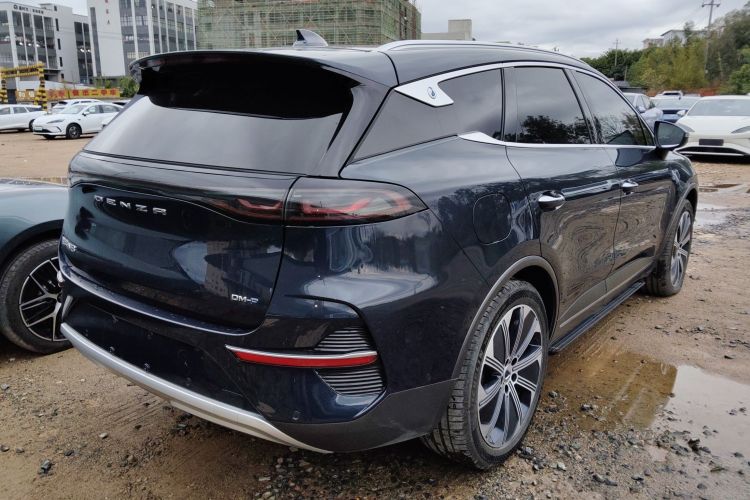 腾势N8 2023款 四驱超混旗舰七座版车身外观7