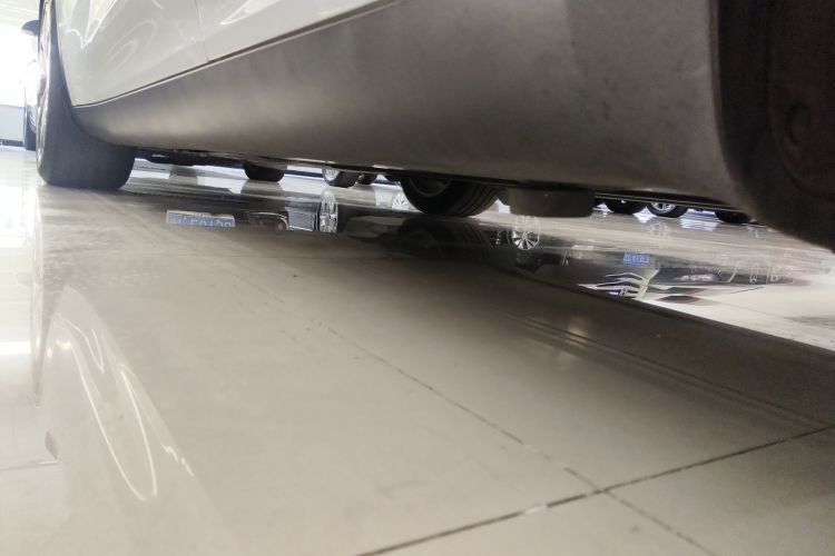 特斯拉 Model Y 2022款 长续航全轮驱动版局部细节9002