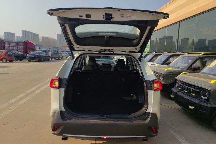 丰田 威兰达 2023款 双擎 2.5L E-CVT四驱尊贵版局部细节23