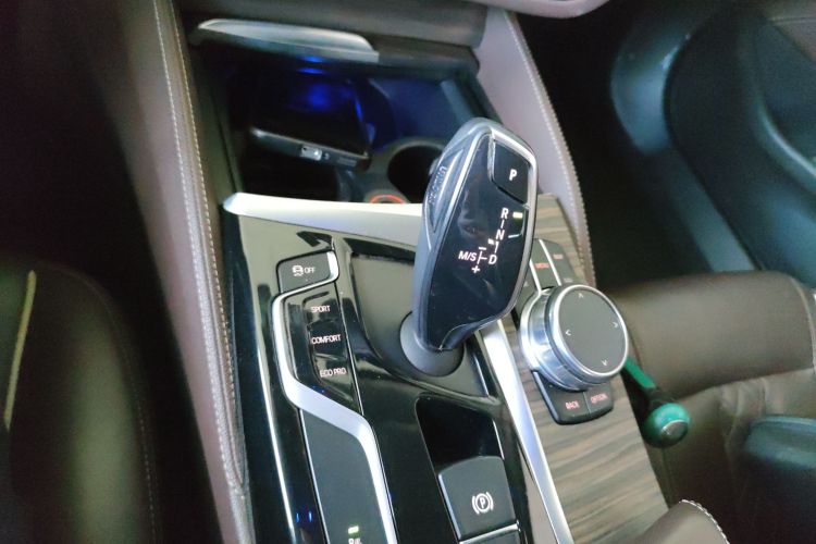 宝马5系 2018款 530Li 领先型 豪华套装中控内饰18