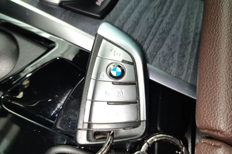 宝马5系 2022款 改款 530Li 领先型 M运动套装中控内饰7001