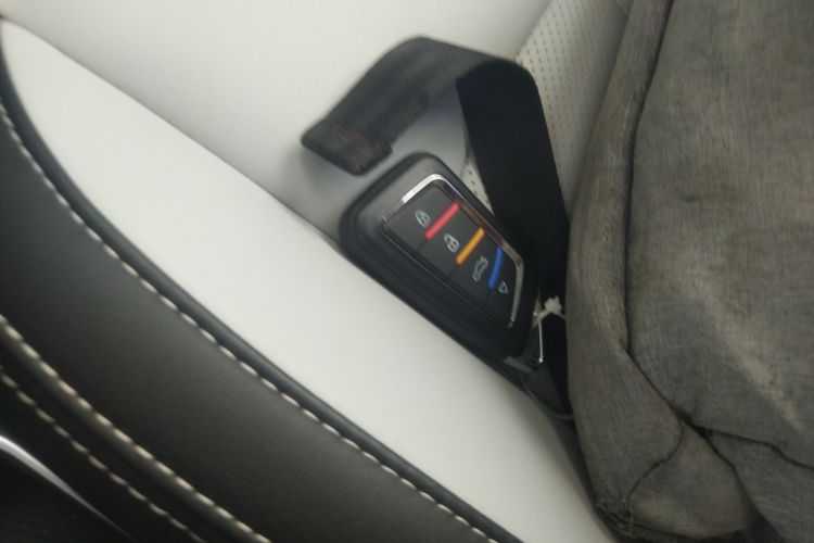 哪吒汽车 哪吒AYA 2023款 401中控内饰7001