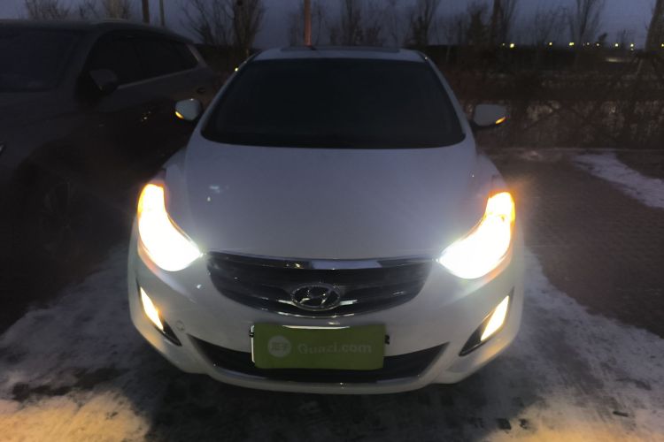 现代 朗动 2012款 1.6L 自动尊贵型车身外观2