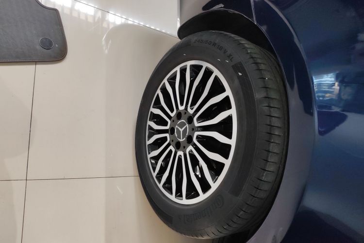 奔驰V级 2017款 V 260 L 尊贵加长版车身外观6008