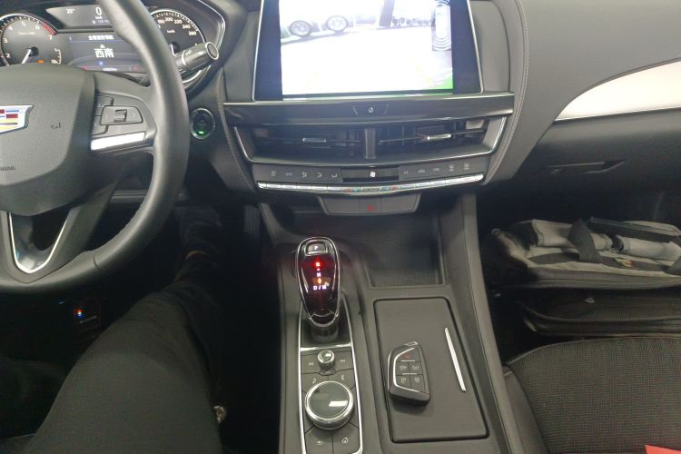 凯迪拉克CT5 2022款 28T 风尚型中控内饰18