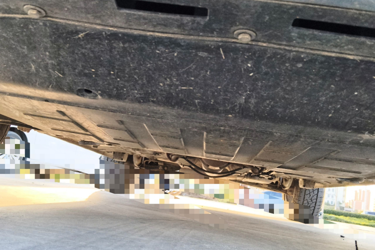 吉利汽车 吉利牛仔 2025款 1.5TD 趣野版局部细节9008