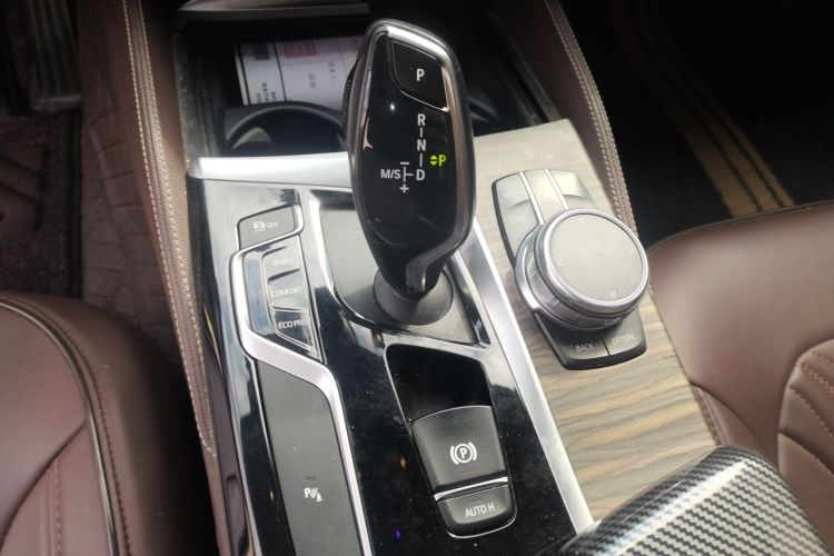 宝马5系 2018款 改款 530Li 领先型 豪华套装中控内饰18