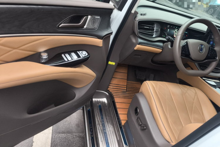 腾势D9 2022款 DM-i 1040 尊贵型中控内饰7003