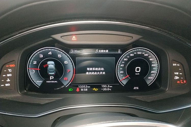 奥迪A6L 2025款 改款 45 TFSI 臻选动感型中控内饰14