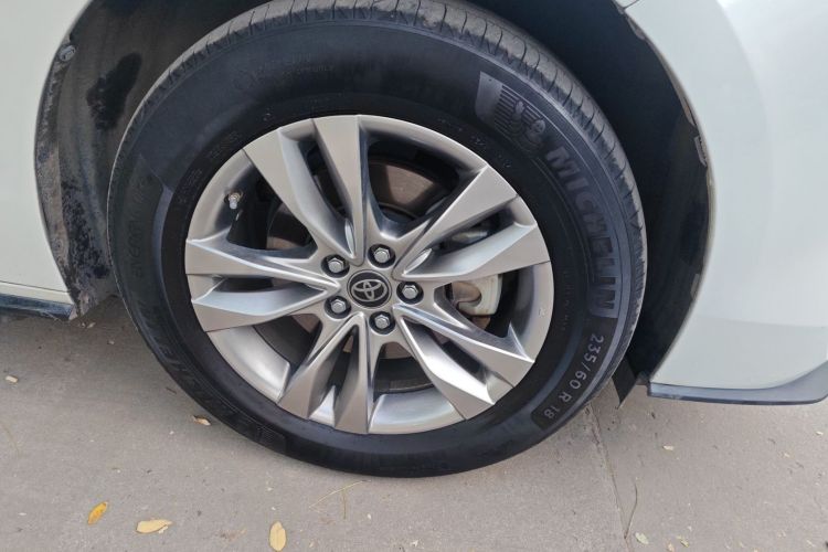 丰田 赛那SIENNA 2021款 2.5L混动 铂金版车身外观10