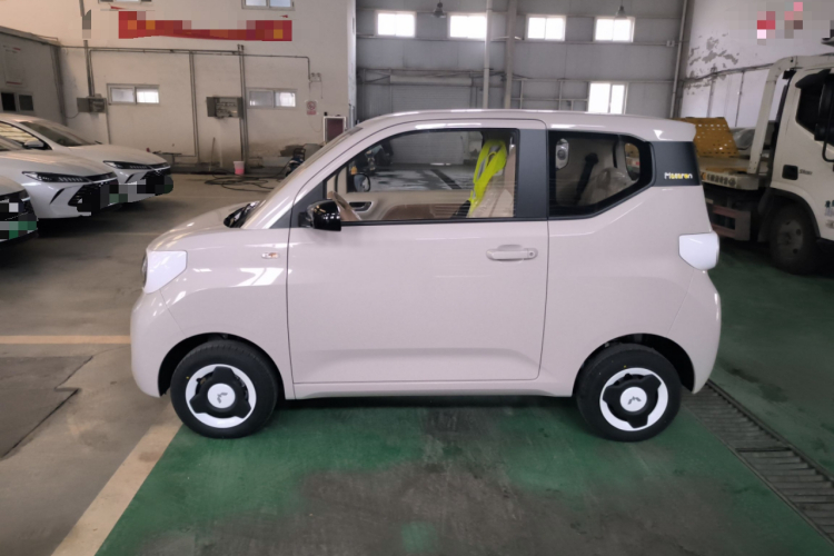 五菱汽车 宏光MINIEV 2024款 第三代 215km 青春版车身外观4