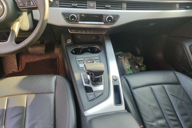 奥迪A4L 2019款 40 TFSI 时尚型 国VI中控内饰18