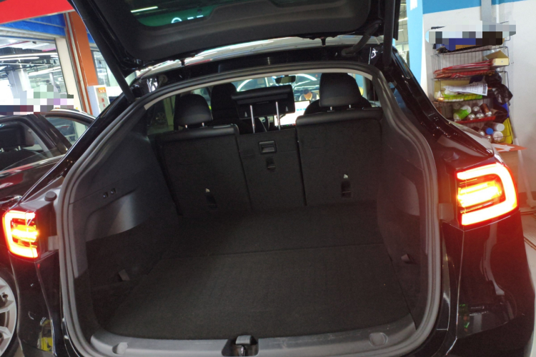 特斯拉 Model Y 2022款 Performance高性能全轮驱动版机舱底盘23