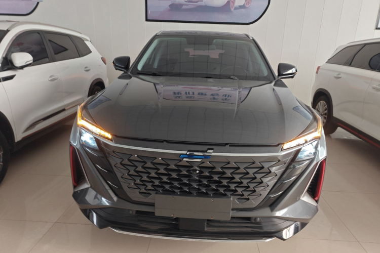 长安欧尚Z6 2022款 蓝鲸 1.5T DCT智尊型车身外观2