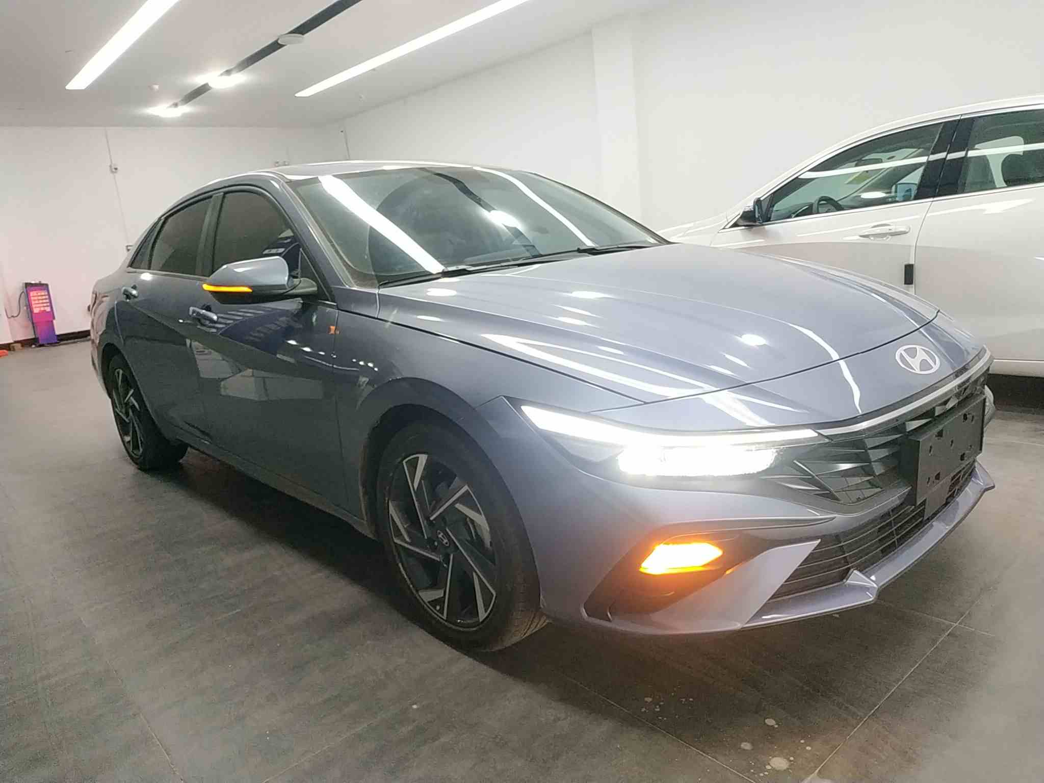现代 伊兰特 2023款 1.5L CVT GLX精英版(3)