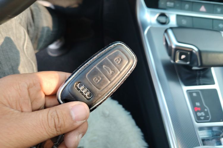 奥迪A6L 2022款 45 TFSI quattro 臻选动感型中控内饰11