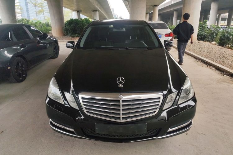奔驰E级 2013款 E 300 L 优雅型车身外观2