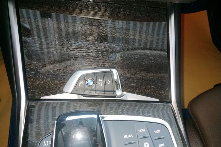 宝马3系 2020款 改款 325Li M运动套装中控内饰7001