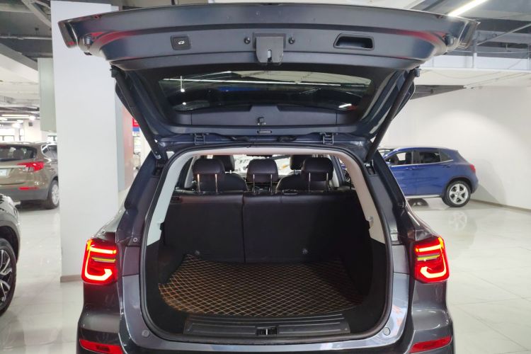 荣威RX5 2021款 PLUS 330TGI 自动国潮智臻版机舱底盘23