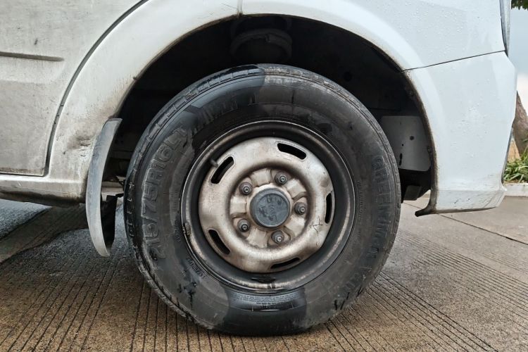 江铃福顺 2023款 2.0T 手动短轴中顶商运型多功能乘用车5座车身外观10