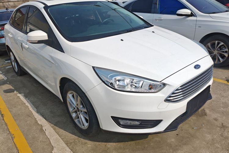 福特 福克斯 2018款 三厢经典 1.6L 自动风尚型智行版车身外观3